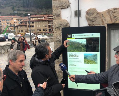 Outdoor Interactive Totem. Digital Signage